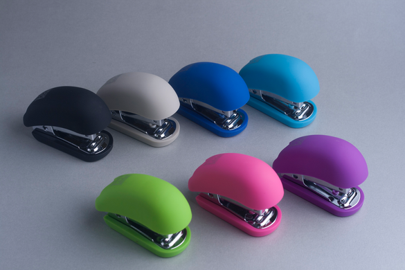 Степлер пластиковий RUBBER TOUCH Міні до 15арк., (скоби №24; 26), сірий, Сірий